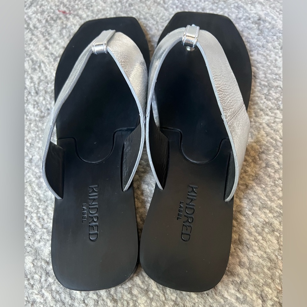 Kindred Label Hannah Thong Silver Foldable Leather Sandals size FR 39 US 8-8.5 - Picture 4 of 13